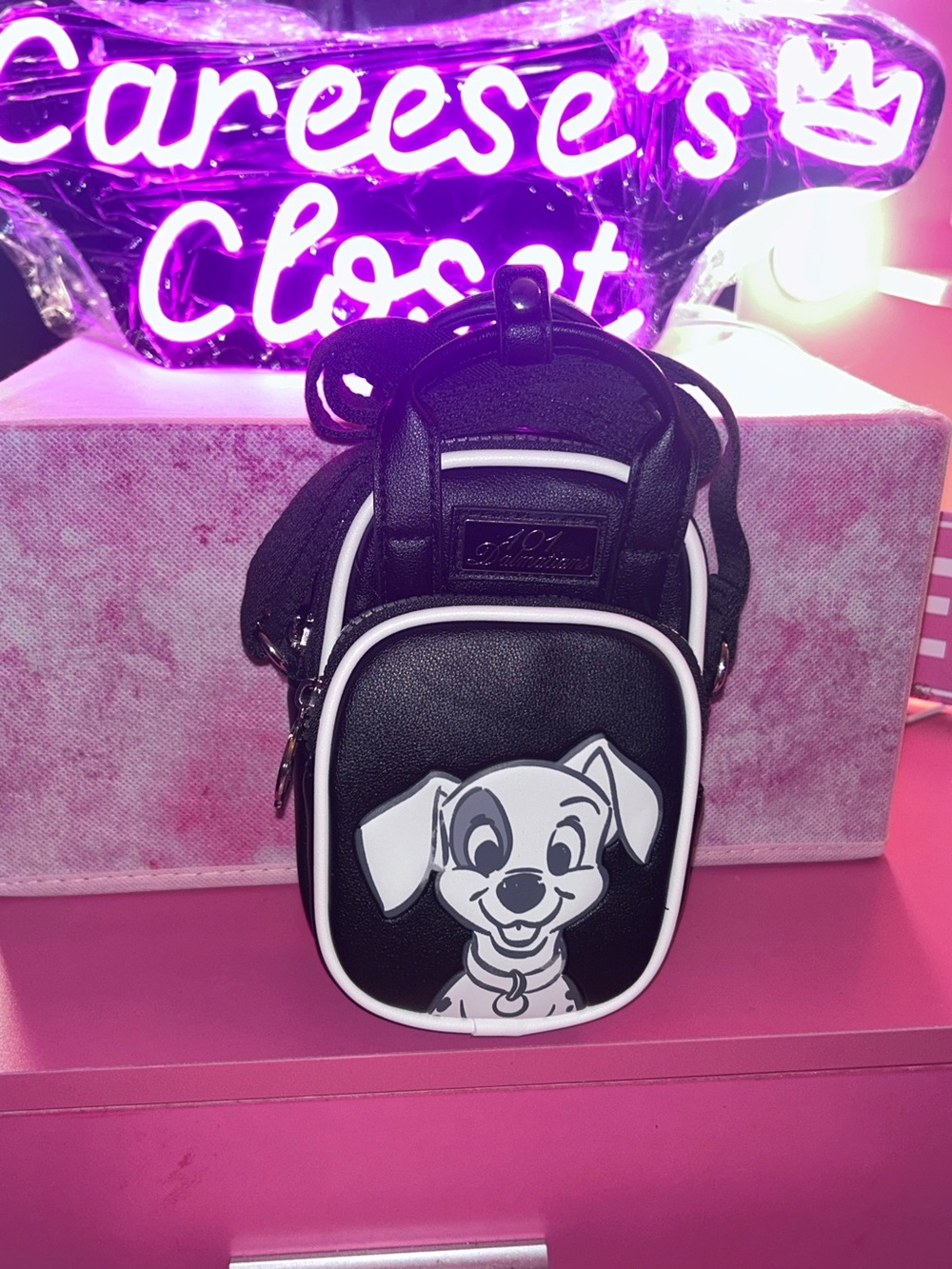Disney Classic’s 101 Dalmatian’s phone holder crossbody purse HTF New